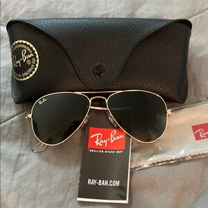 Ray-Ban Gold Classic Aviator Sunglasses 
BNWOT This is the smaller size Aviators